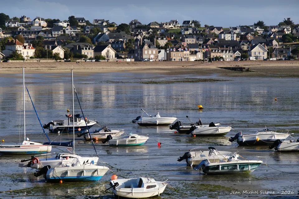 Le village au-dessus du port